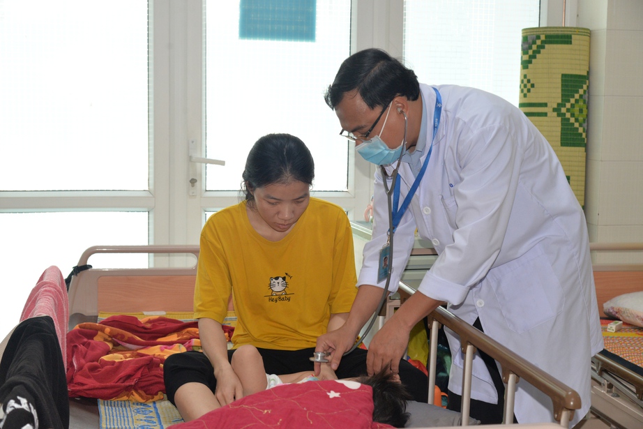 Hơn 93% ca mắc bệnh sởi tại Quảng Ngãi do tiêm chủng không đầy đủ- Ảnh 1. Hơn 93% ca mắc bệnh sởi tại Quảng Ngãi do tiêm chủng không đầy đủ- Ảnh 1.