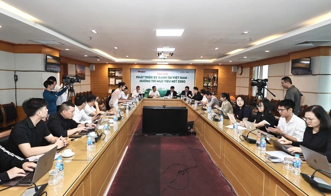 Xanh hoá phương tiện giao thông càng nhanh càng tốt- Ảnh 1. Xanh hoá phương tiện giao thông càng nhanh càng tốt- Ảnh 1.
