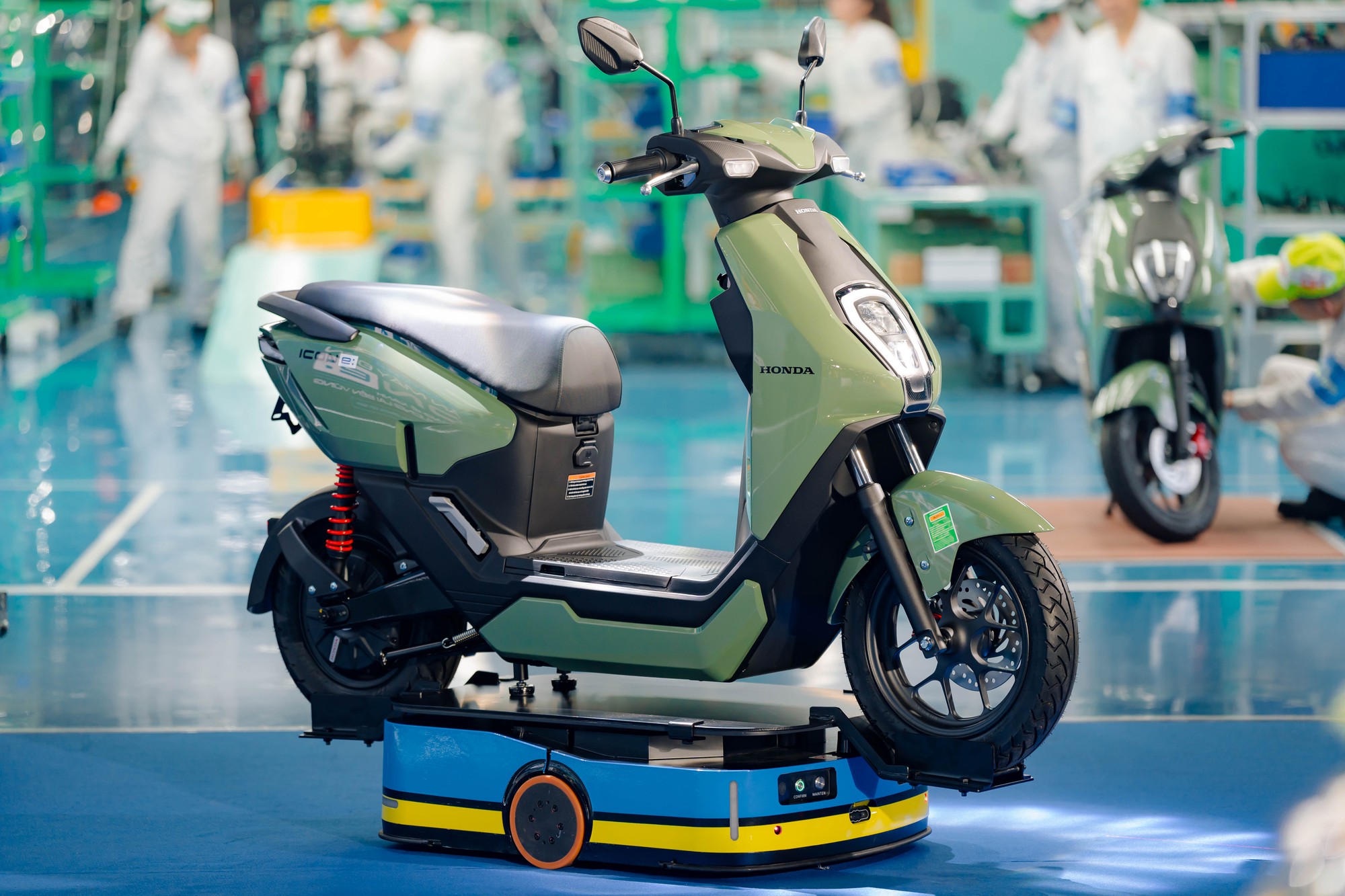 Xe máy điện Honda đầu tiên xuất xưởng tại Việt Nam- Ảnh 1. Xe máy điện Honda đầu tiên xuất xưởng tại Việt Nam- Ảnh 1.