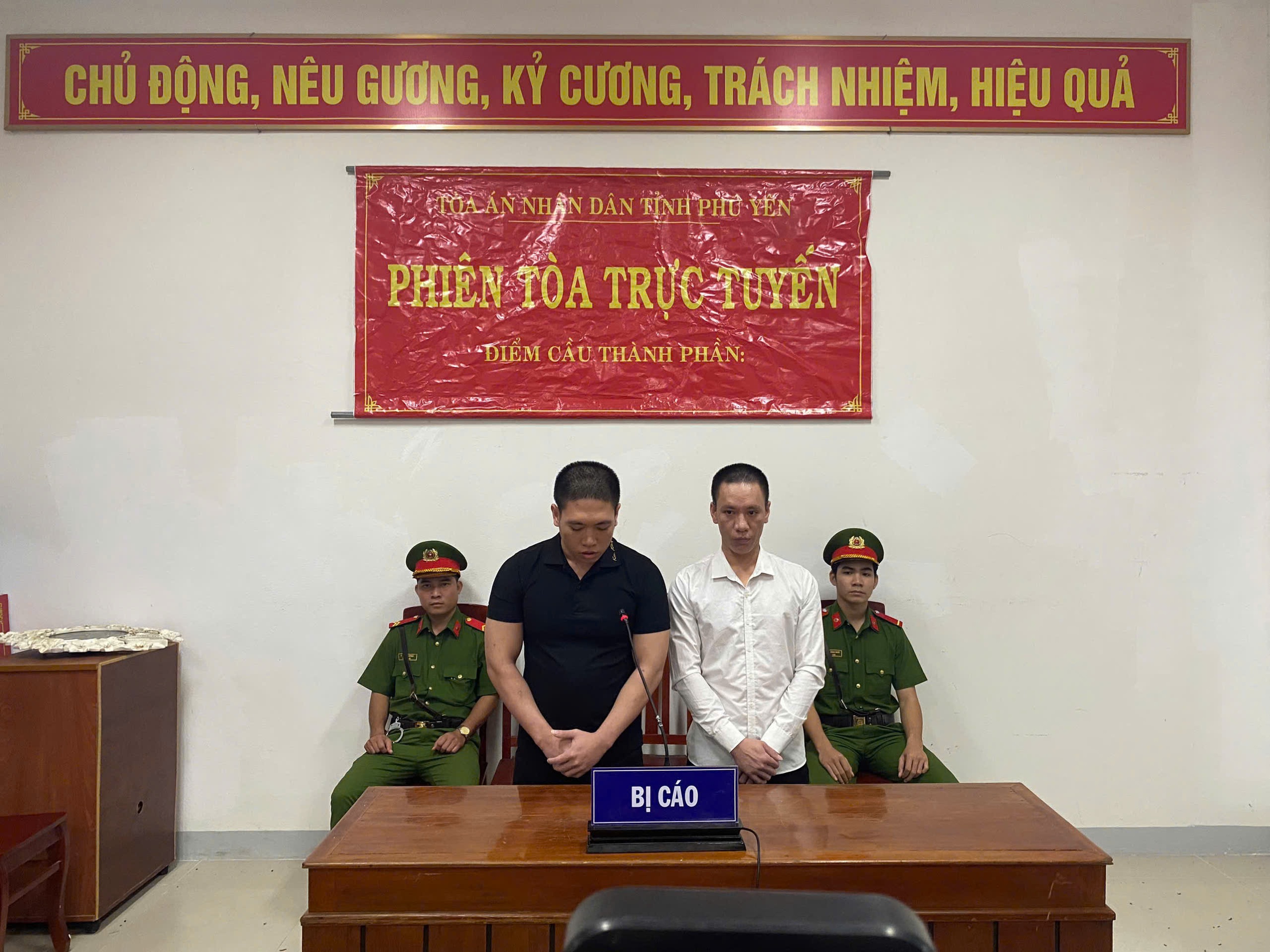 Anh trai gọi em đến chém người rồi cùng đi tù- Ảnh 1. Anh trai gọi em đến chém người rồi cùng đi tù- Ảnh 1.