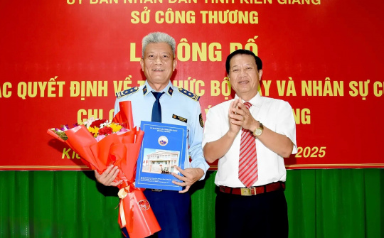Công bố Quyết định tổ chức bộ máy và nhân sự của Chi cục Quản lý thị trường Kiên Giang.