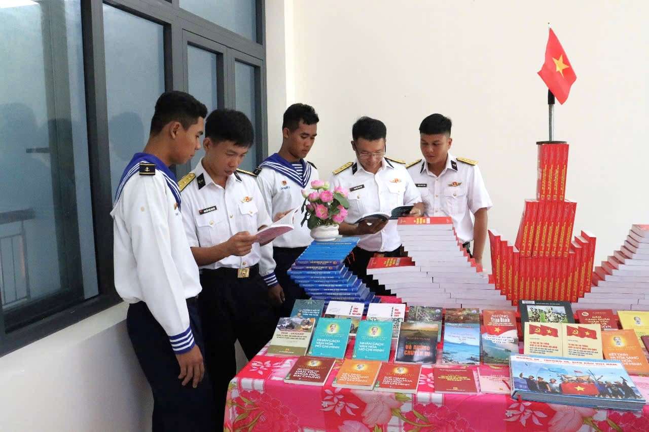 Lữ đoàn 127 hưởng ứng Ngày Sách và Văn hóa đọc Việt Nam năm 2025