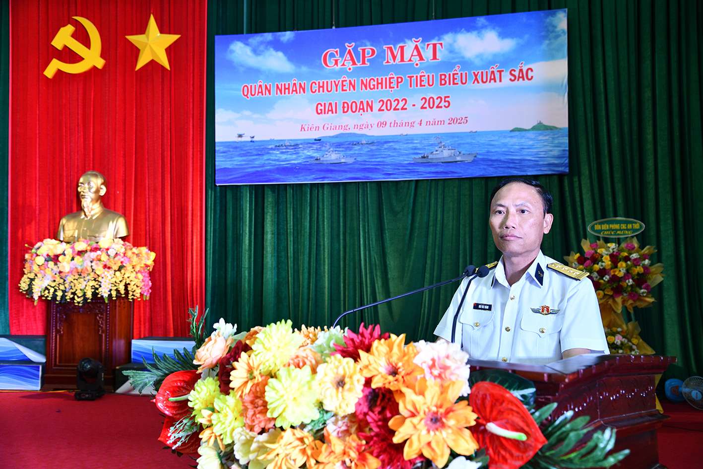 Bộ Tư lệnh Vùng 5 Hải quân gặp mặt quân nhân chuyên nghiệp tiêu biểu xuất sắc