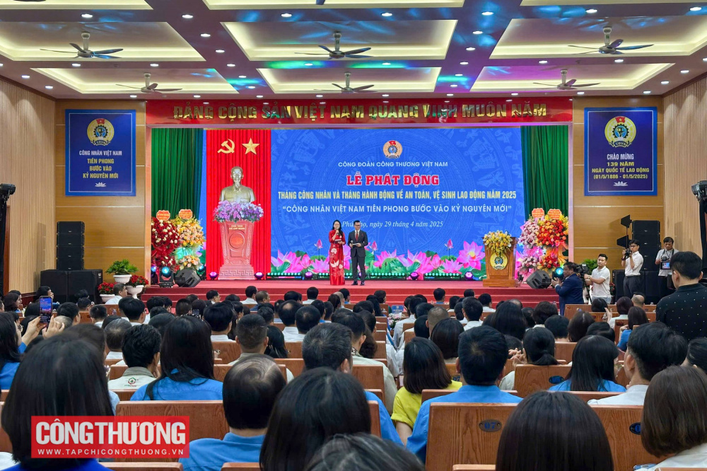 bo-truong-nguyen-hong-dien-tham-du-le-phat-dong-thang-cong-nhan-va-thang-an-toan-ve-sinh-lao-dong-nam-2025_6810407eaa1be Công đoàn Công Thương Việt Nam tổ chức Lễ Phát động Tháng Công nhân và Tháng An toàn Vệ sinh lao động năm 2025