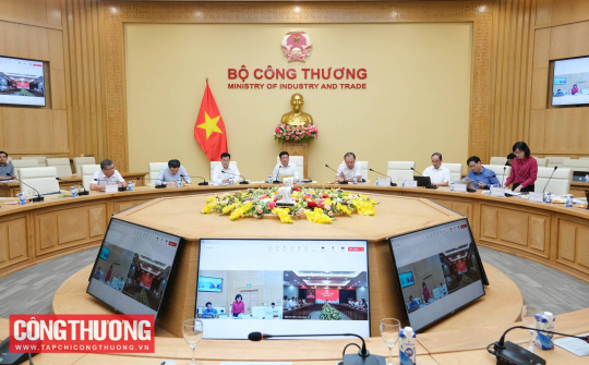 Bộ trưởng Nguyễn Hồng Diên và Đoàn công tác của Chính phủ làm việc với tỉnh Sơn La