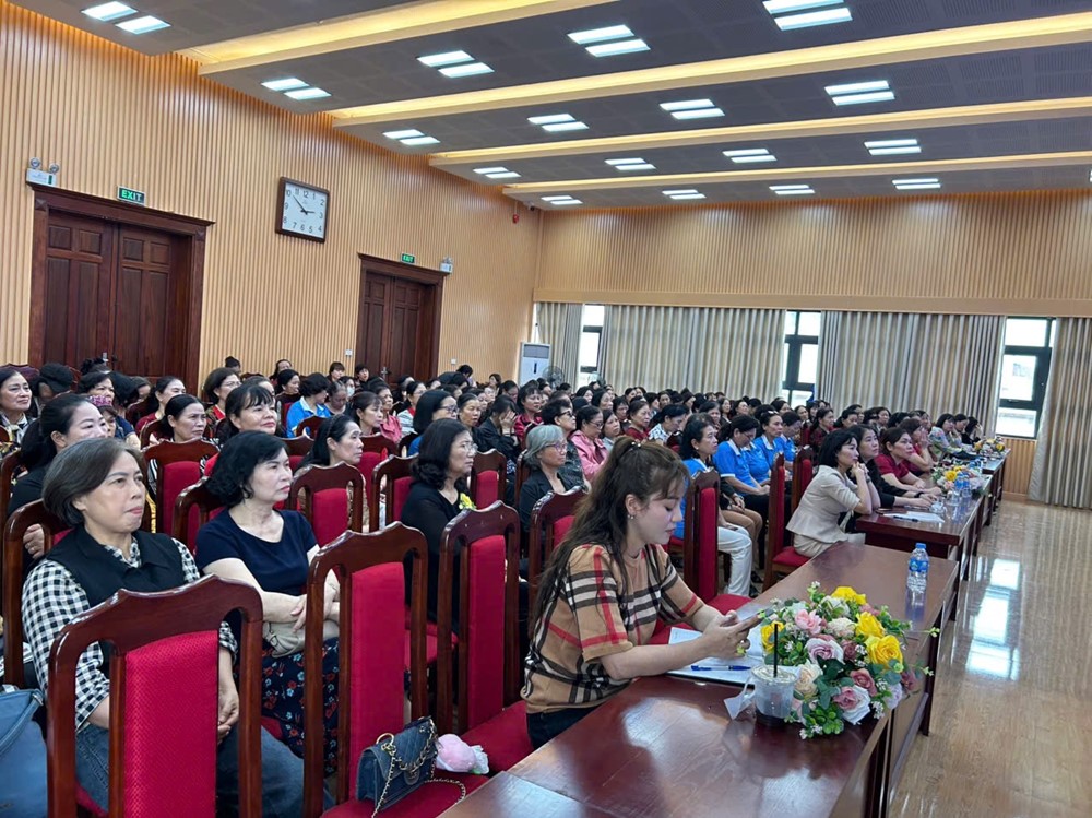 img3233_sgja Phụ nữ Tây Hồ học tập chuyên đề: “Kỷ nguyên mới - Kỷ nguyên vươn mình của dân tộc” - ảnh 1