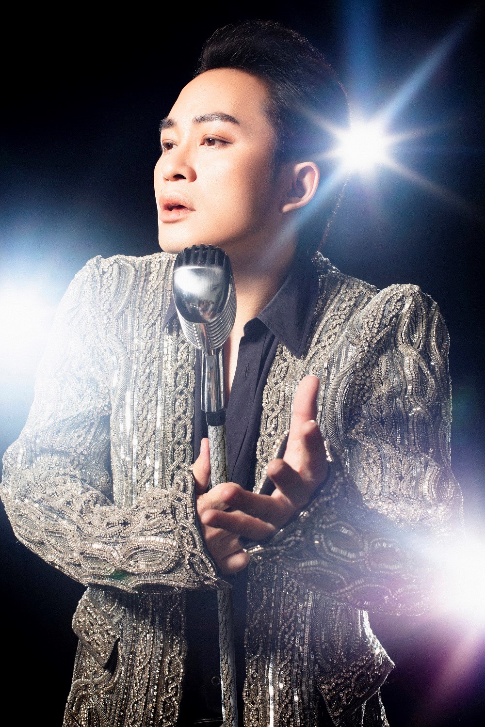 Sau “Tái sinh”, Tùng Dương phát hành ca khúc mới từ cảm hứng về cha mình, lần đầu