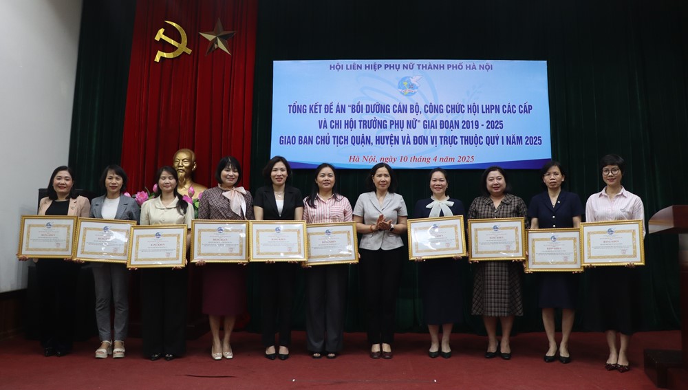 khen_10_don_vi_rrwu Sắp xếp tinh gọn bộ máy để tổ chức Hội hoạt động hiệu quả, thực chất - ảnh 1