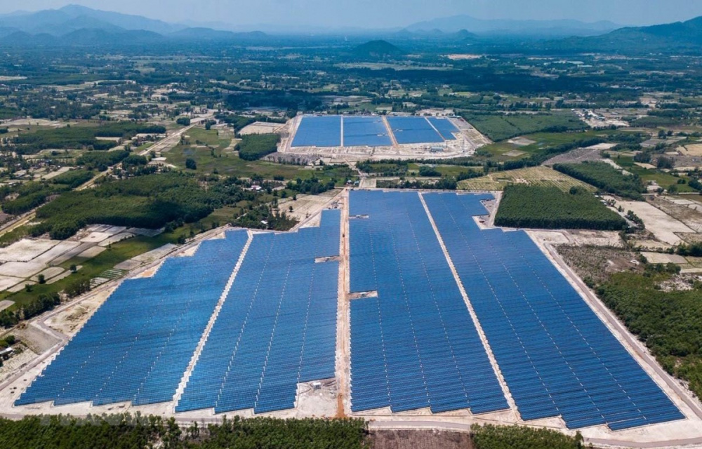 khung-gia-phat-dien-dien-mat-troi_67f7ab61c280e Khung giá phát điện cho loại hình điện mặt trời được quy định cụ thể theo dự án điện mặt trời mặt đất/điện mặt trời nổi, theo miền và theo nhà máy có pin lưu trữ hay không