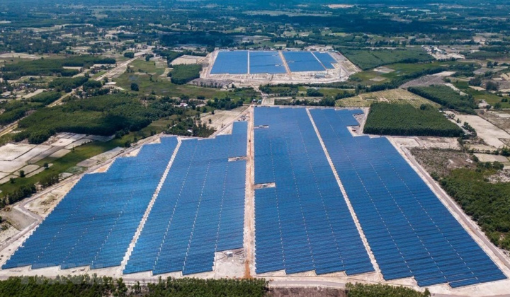 Giá phát điện tối đa cho nhà máy điện mặt trời là 1.876,57 đồng/kWh