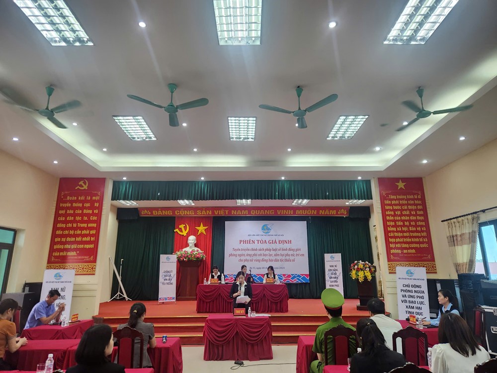 phien_toa_gia_dinh_ba_vi_rejq Tuyên truyền pháp luật cho phụ nữ dân tộc thiểu số thông qua “phiên toà giả định” tại huyện Ba Vì - ảnh 1