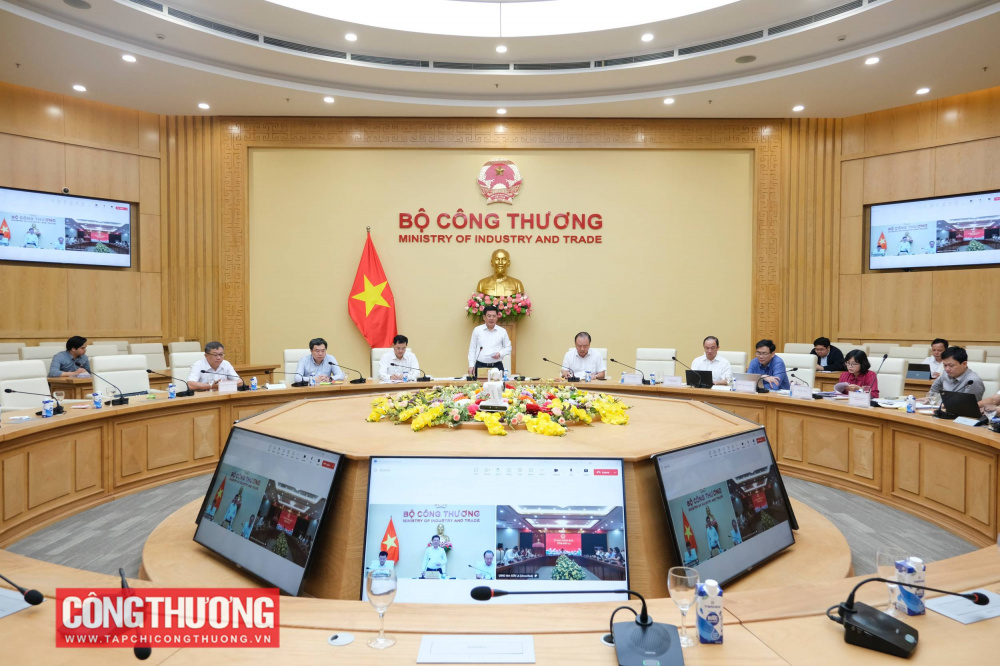 son-la-don-toan-luc-huong-den-muc-tieu-tang-truong-moi_680c531602450 Bộ trưởng Bộ Công Thương Nguyễn Hồng Diên đã chủ trì buổi làm việc trực tuyến của Đoàn công tác của Chính phủ với lãnh đạo tỉnh Sơn La
