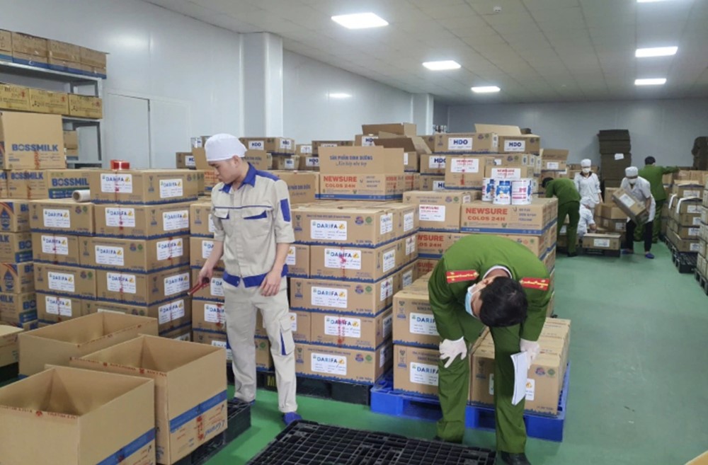 sua_qxvy Chi cục An toàn vệ sinh thực phẩm Hà Nội lên tiếng về vụ việc sữa giả - ảnh 1