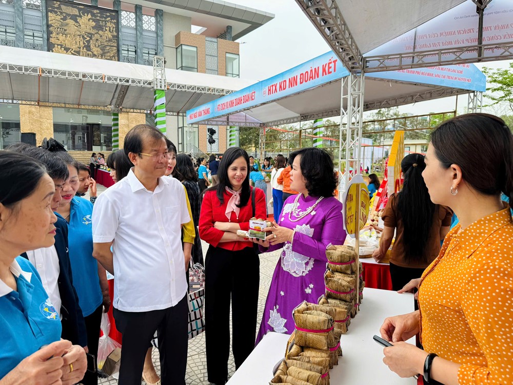 z65130306272272d1b5247802fc4a31b93d1bf7e794b28_ivmq Mong Nghị quyết về khu phát triển thương mại và văn hóa sớm được triển khai - ảnh 1