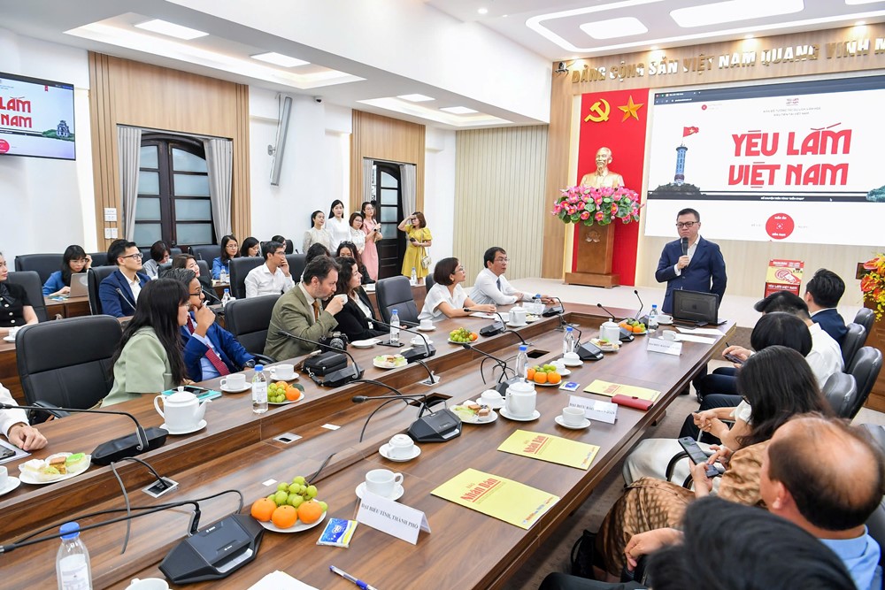 Báo Nhân Dân và “một chạm” đặc biệt lan tỏa tình yêu đất nước  - ảnh 1