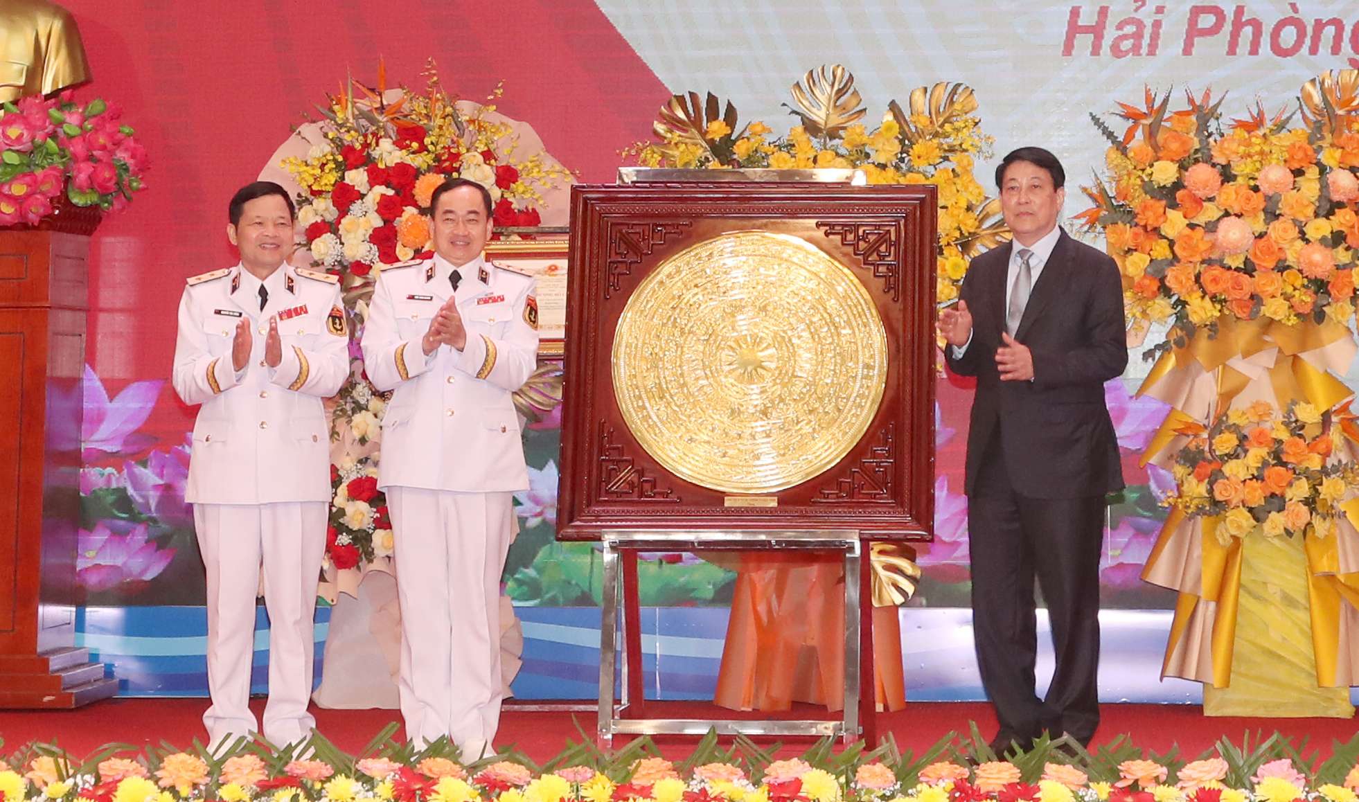 Chủ tịch nước Lương Cường trao Huân chương Hồ Chí Minh tặng Quân chủng Hải quân