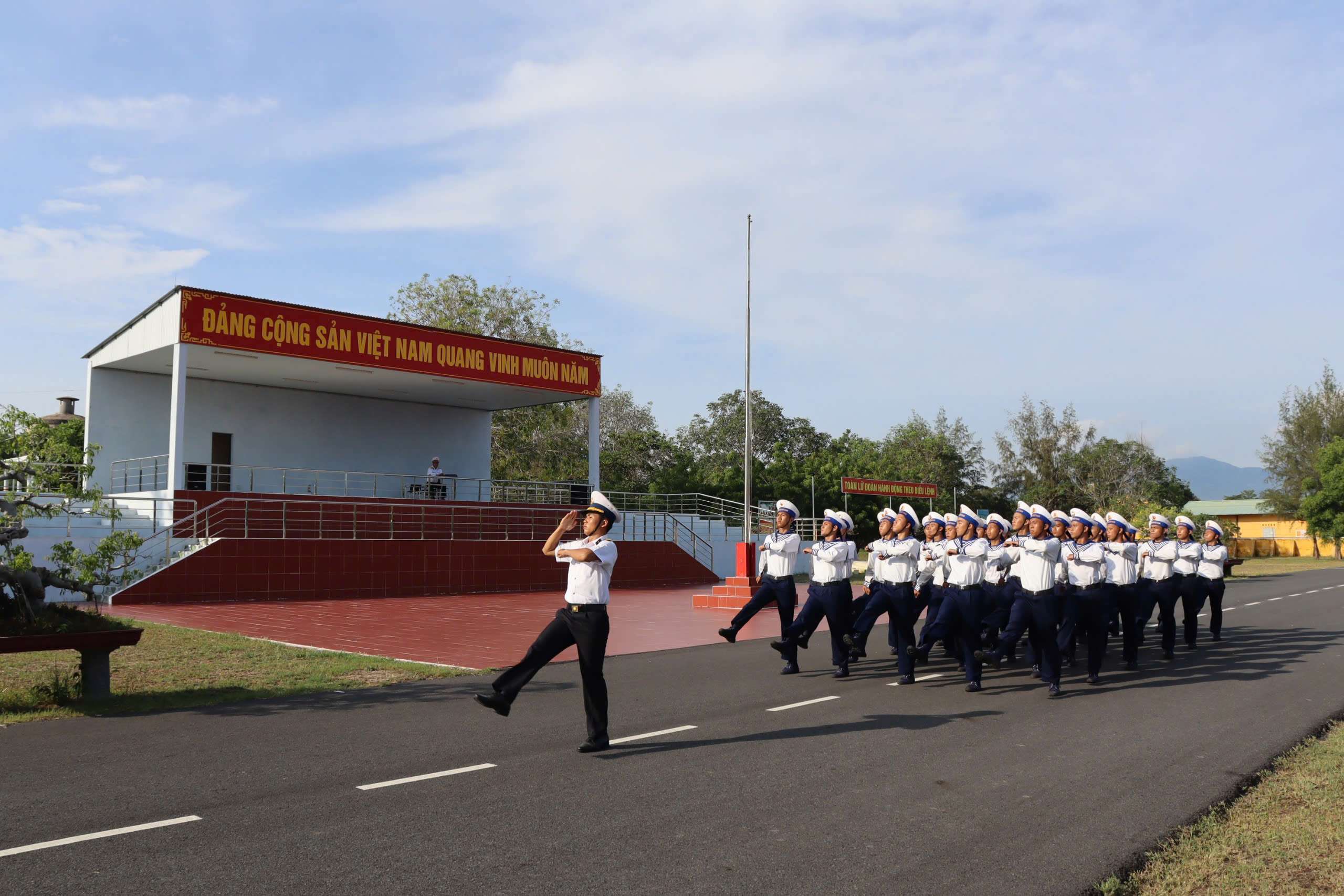 Lữ đoàn 101 tổ chức Hội thao Đại đội huấn luyện chiến sĩ mới giỏi năm 2025