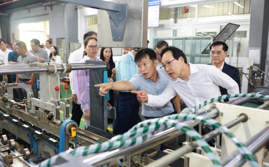 Doanh nghiệp “tái sinh” nhờ phát triển nhà máy thông minh