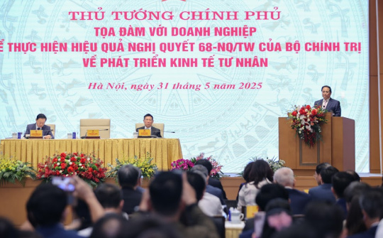 Thủ tướng Chính phủ tọa đàm với doanh nghiệp về phát triển kinh tế tư nhân