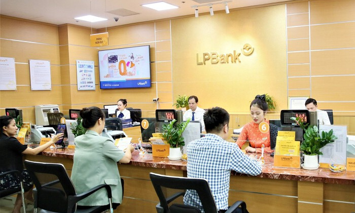LPBank tiếp tục ghi danh trong Top 50 công ty đại chúng uy tín và hiệu quả năm 2025