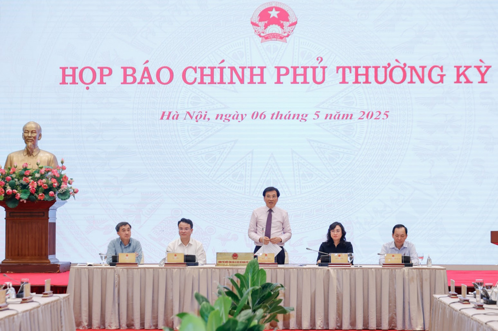 tap-trung-thuc-hien-15-nhom-nhiem-vu-giai-phap-thu-tuong-chinh-phu-de-ra-trong-thoi-gian-toi_6819eb73d2cca Chính phủ