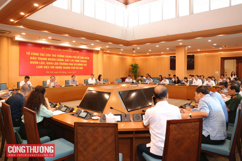 Thứ trưởng Nguyễn Sinh Nhật Tân làm việc với UBND Hà Nội về cao điểm đấu tranh, đẩy lùi buôn lậu, hàng giả