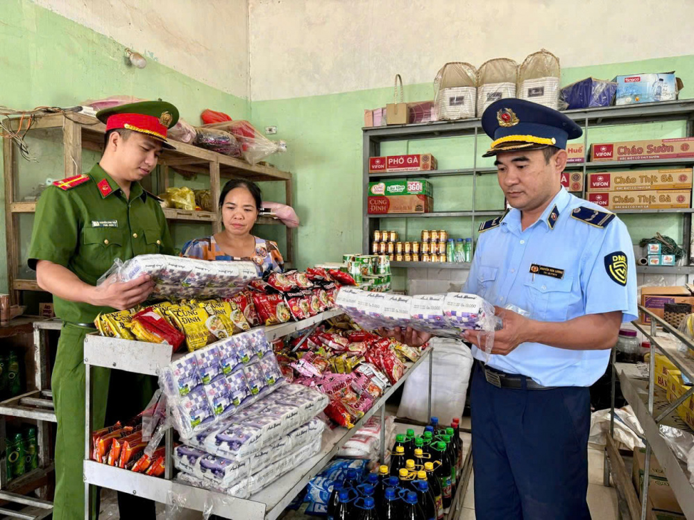 Thủ tướng Chính phủ Phạm Minh Chính vừa ký Công điện số 72/CĐ-TTg ngày 24/5/2025 yêu cầu các bộ ngành, địa phương tiếp tục đẩy mạnh cao điểm đấu tranh ngăn chặn, đẩy lùi tình trạng buôn lậu, gian lận thương mại, hàng giả, xâm phạm quyền sở hữu trí tuệ.