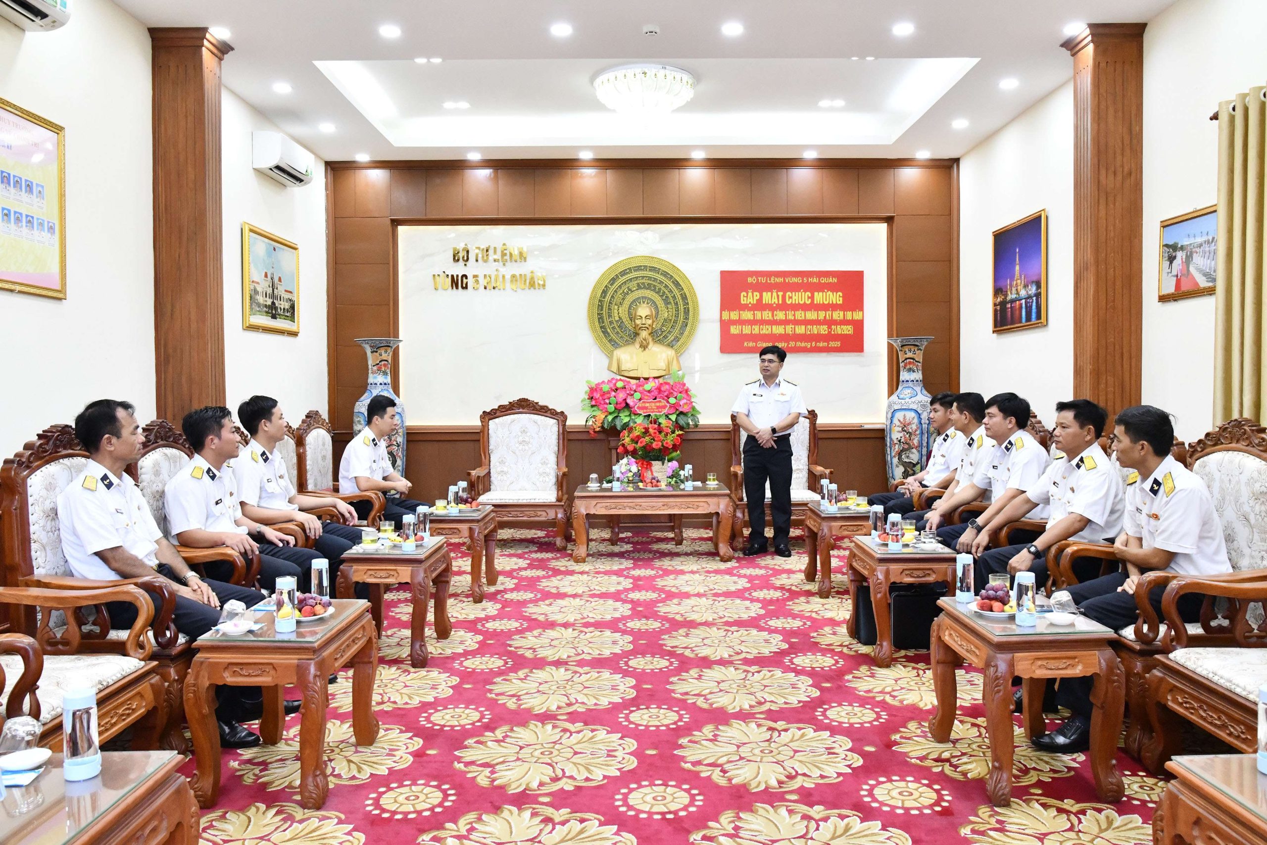 Bộ Tư lệnh Vùng 5 Hải quân gặp mặt thông tin viên, cộng tác viên nhân kỷ niệm 100 năm Ngày Báo chí cách mạng Việt Nam