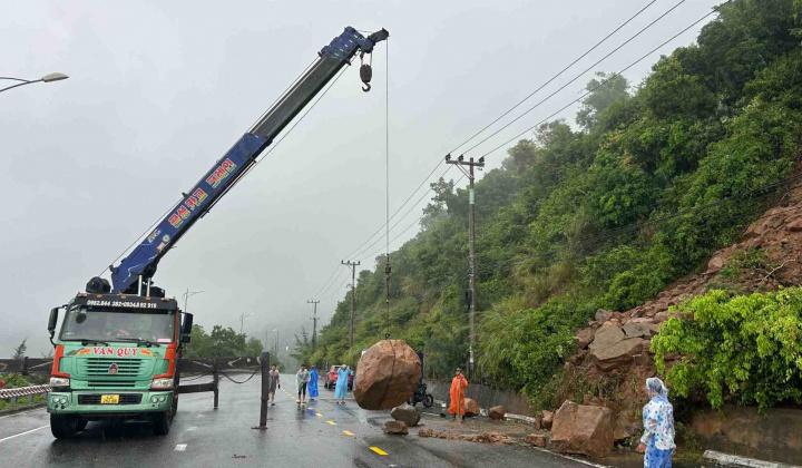 Kịp thời khôi phục cấp điện cho các phụ tải bị ảnh hưởng bởi bão số 1