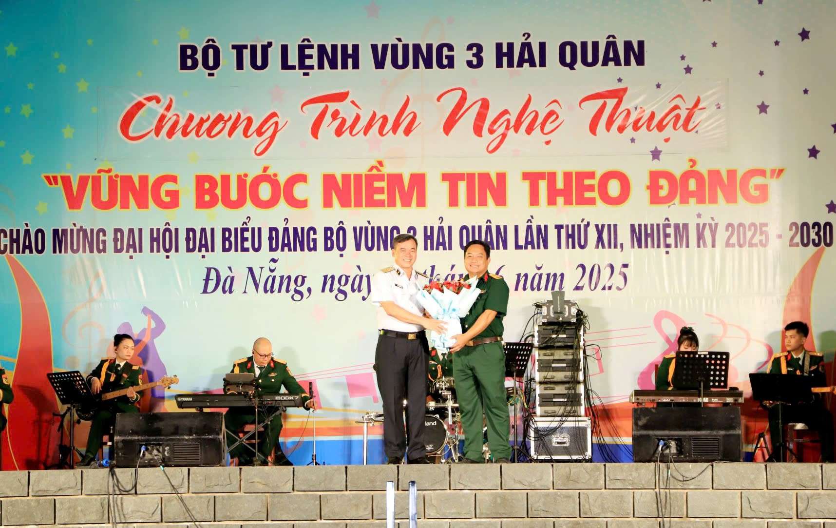 Chương trình nghệ thuật “Vững bước niềm tin theo Đảng” tại Vùng 3 Hải quân