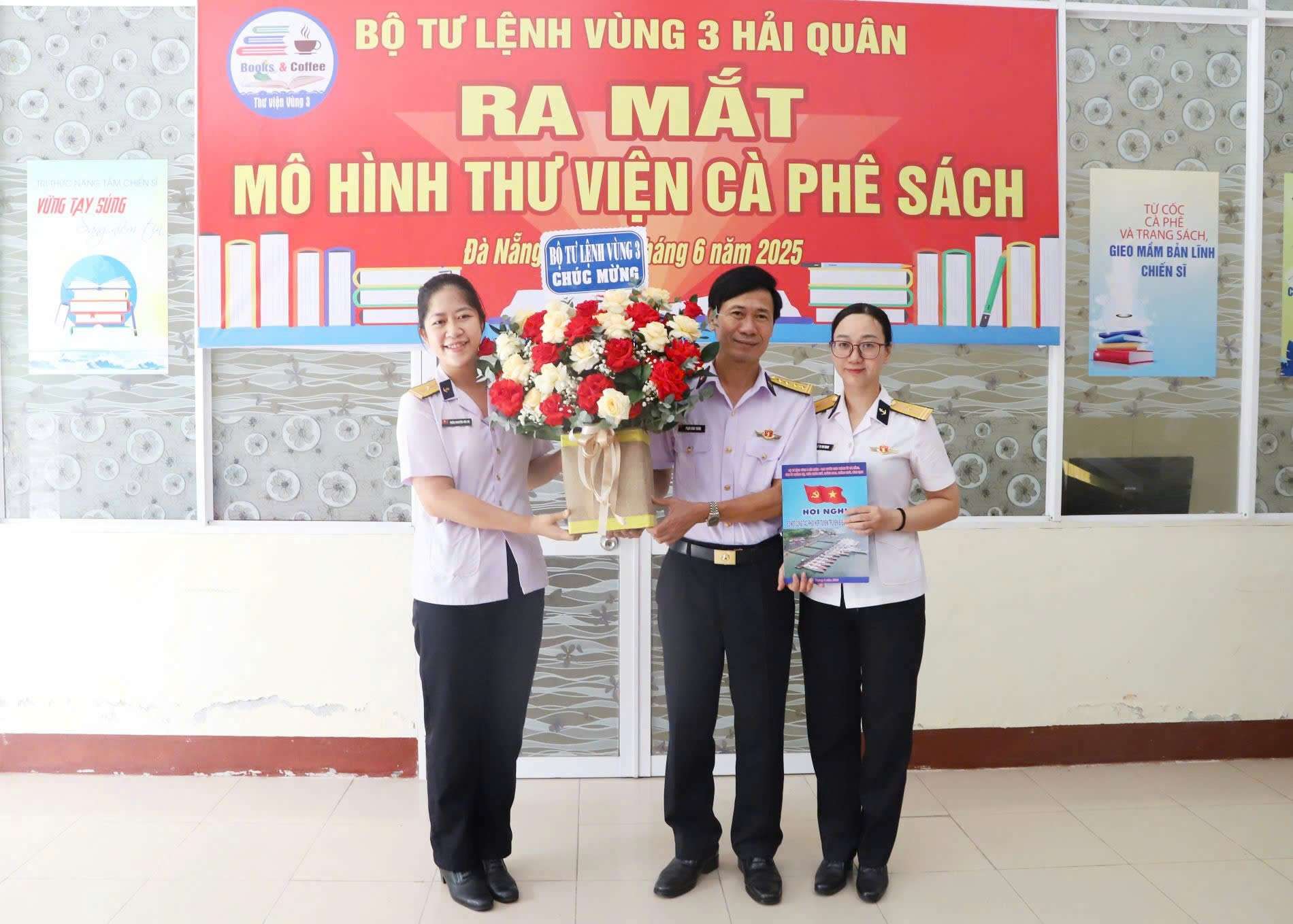 Vùng 3 Hải quân ra mắt mô hình “Thư viện cà phê sách”