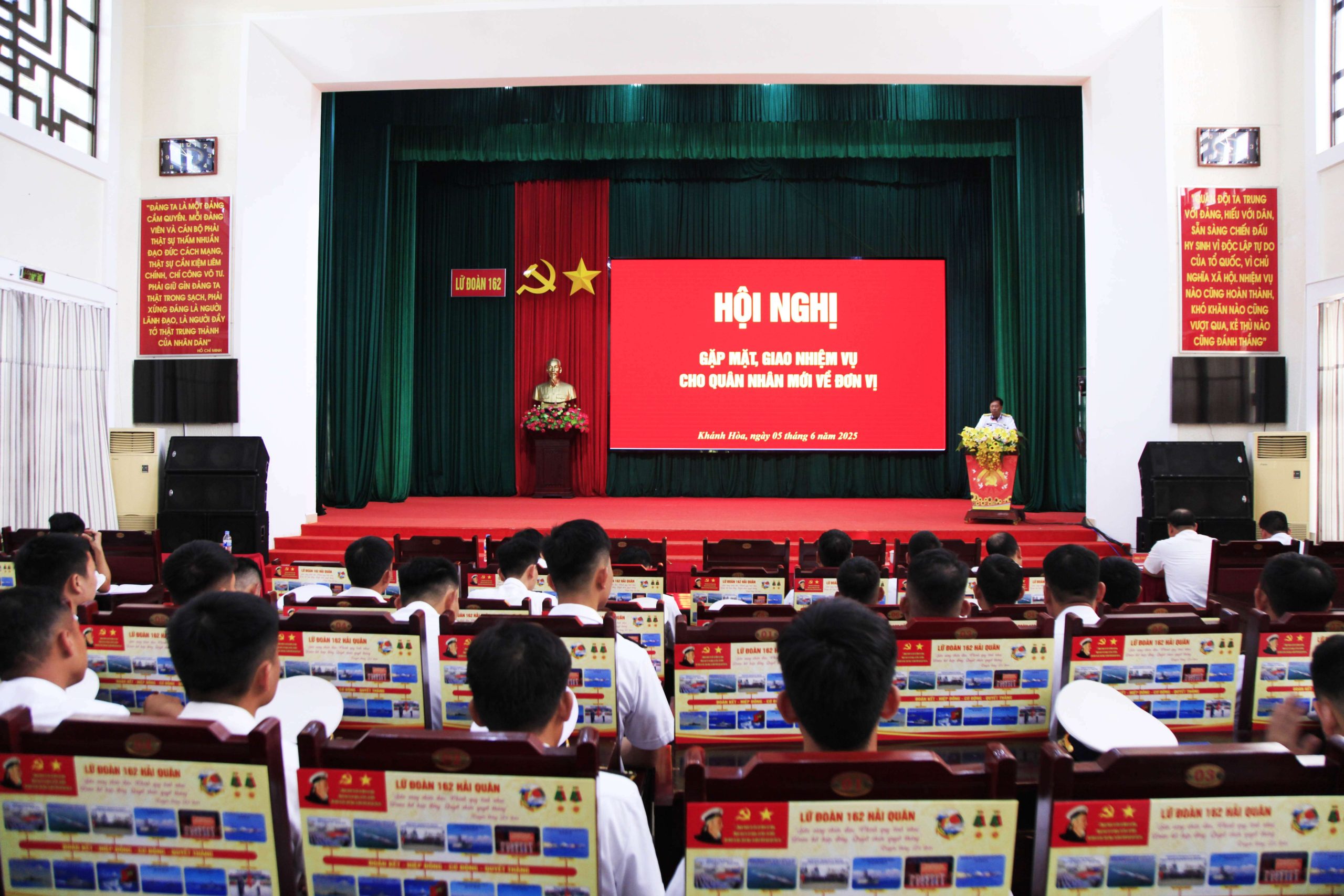 Lữ đoàn 162, Vùng 4 Hải quân gặp mặt, giao nhiệm vụ cho quân nhân mới về đơn vị.