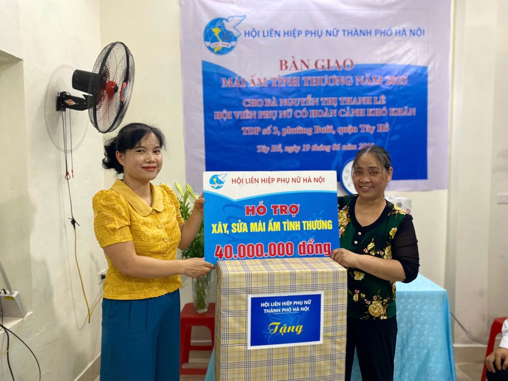 a6ede8a75ea2e9fcb0b36_bxbe Bàn giao “Mái ấm tình thương” cho hội viên phụ nữ khó khăn phường Bưởi, quận Tây Hồ - ảnh 1