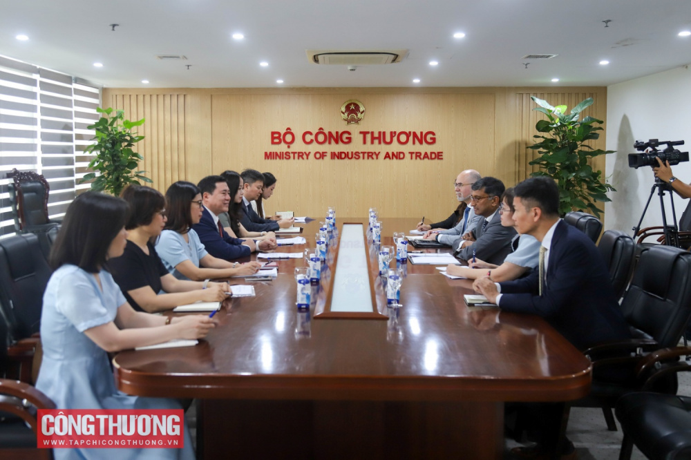 hop-tac-sau-rong-hon-trong-linh-vuc-thuong-mai-va-nang-luong-giua-viet-nam-va-canada_685b7392d83fb thương mại