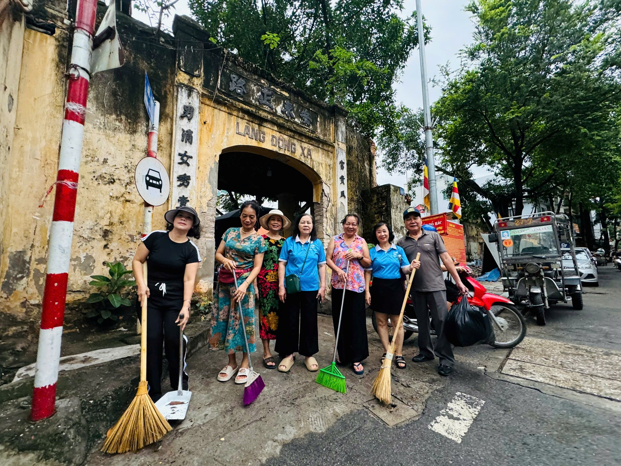 tdp_so_7_tkah Ra quân vệ sinh môi trường, để Tây Hồ xanh - sạch - đẹp, sẵn sàng đón thời khắc quan trọng - ảnh 1
