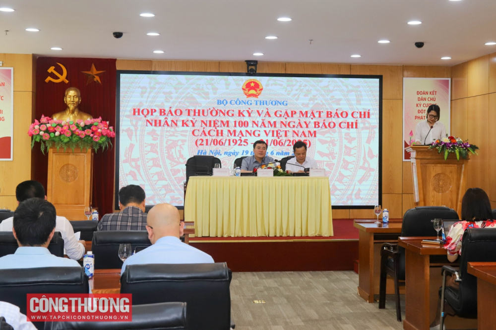 Tiếp tục siết chặt quản lý, tăng cường vai trò của sàn thương mại điện tử
