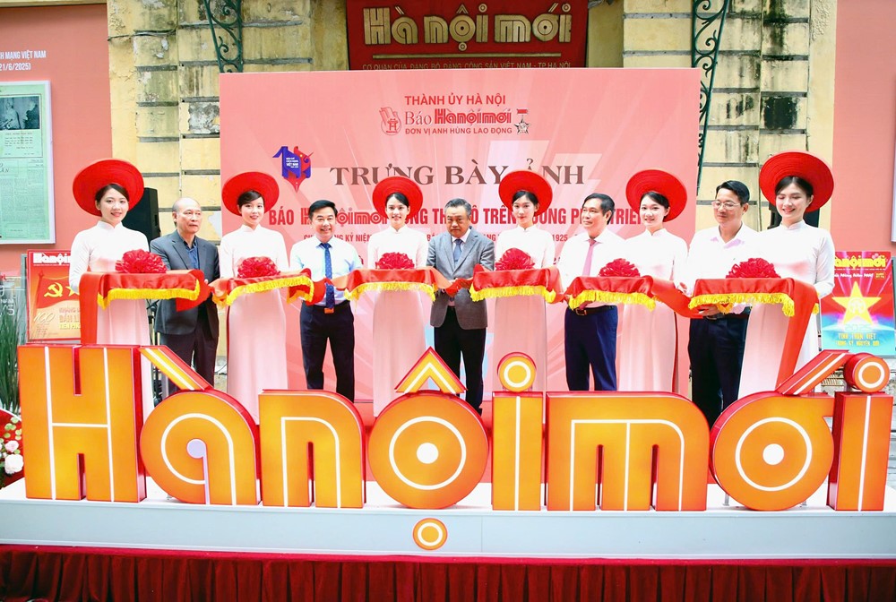 z6713363821170bb52b86bdebc095899b8778fba2252ed_yzzt Trưng bày ảnh “Báo Hà Nội Mới cùng Thủ đô trên đường phát triển” - ảnh 1