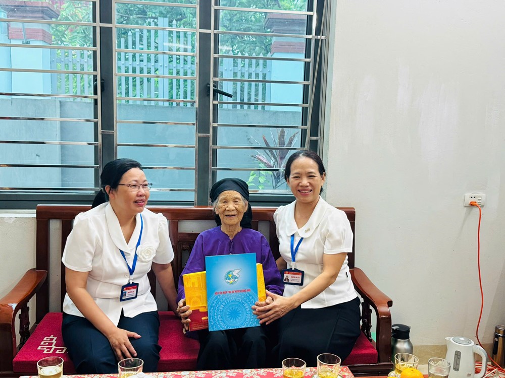 2_ozpi Phụ nữ xã Đông Anh tri ân người có công trên địa bàn - ảnh 1