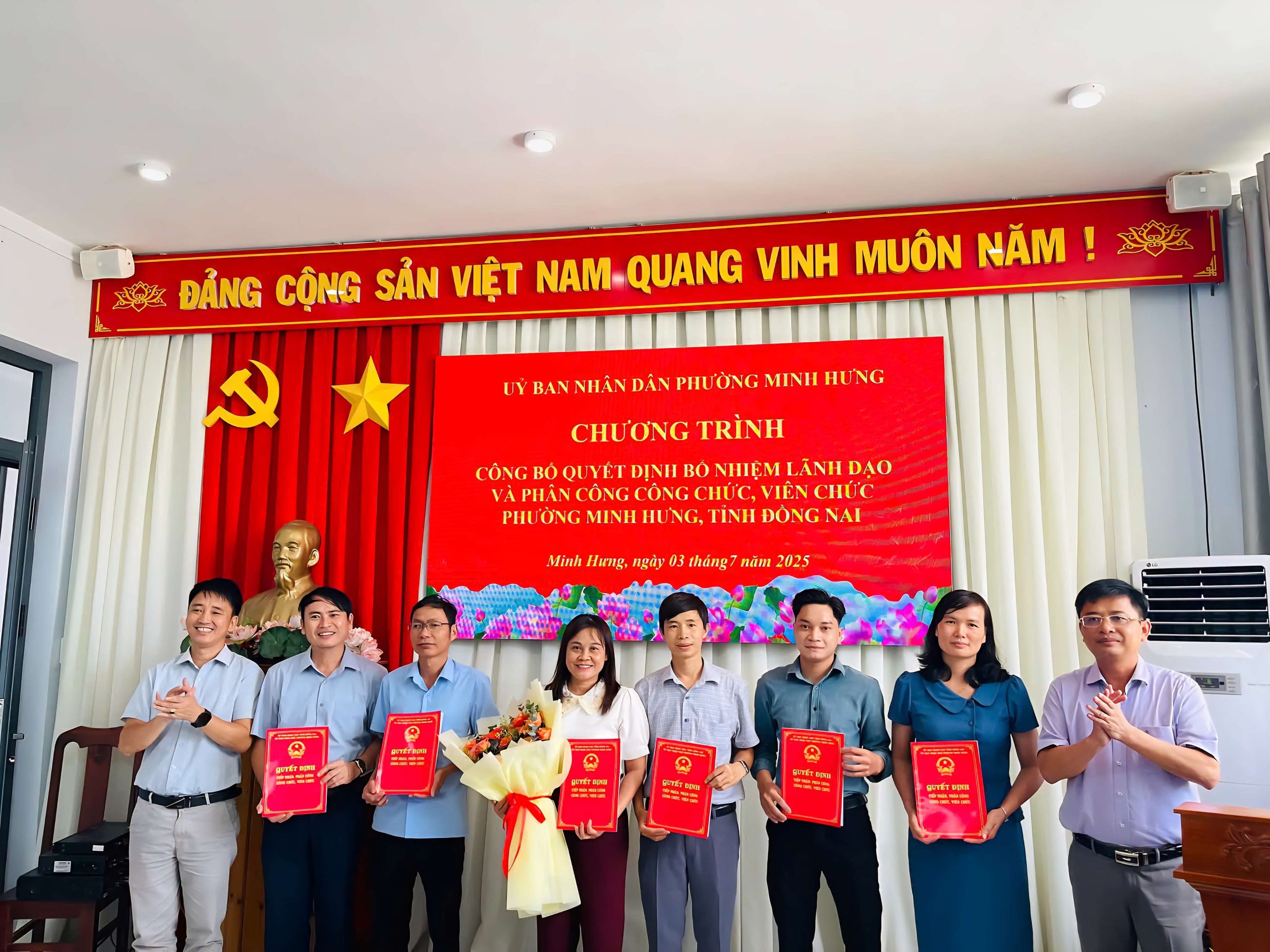 Đồng Nai: UBND phường Minh Hưng tổ chức lễ công bố và trao quyết định bổ nhiệm, điều động cán bộ, công chức