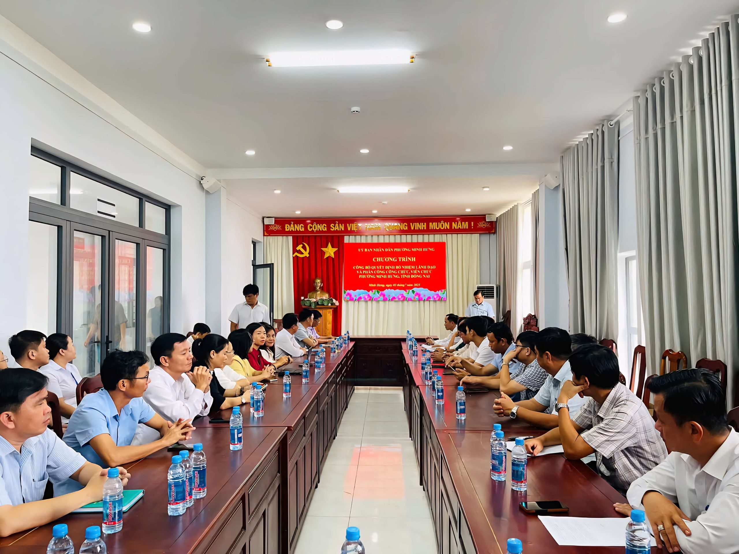 Đồng Nai: UBND phường Minh Hưng tổ chức lễ công bố và trao quyết định bổ nhiệm, điều động cán bộ, công chức