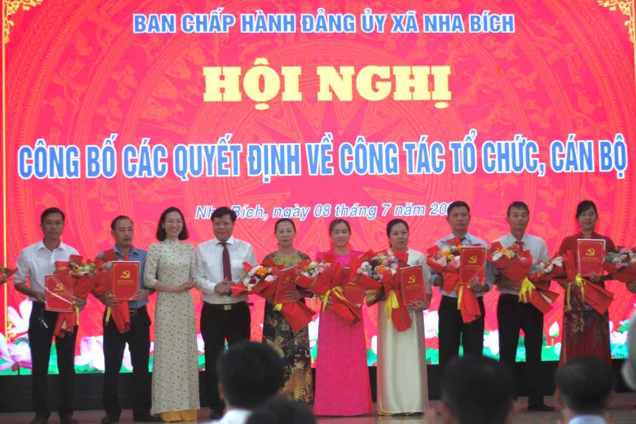 Đảng ủy-UBND xã Nha Bích, tỉnh Đồng Nai: công bố quyết định về công tác tổ chức cán bộ