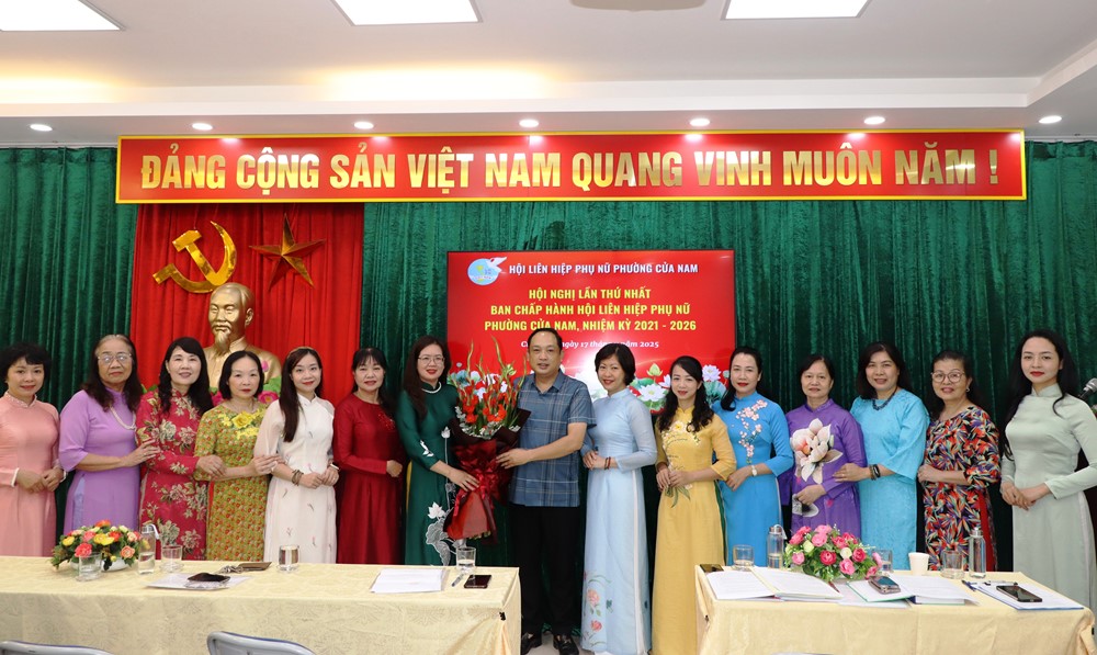 bia_hbzd Phụ nữ phường Cửa Nam tích cực tham gia xây dựng Đảng và hệ thống chính trị - ảnh 1