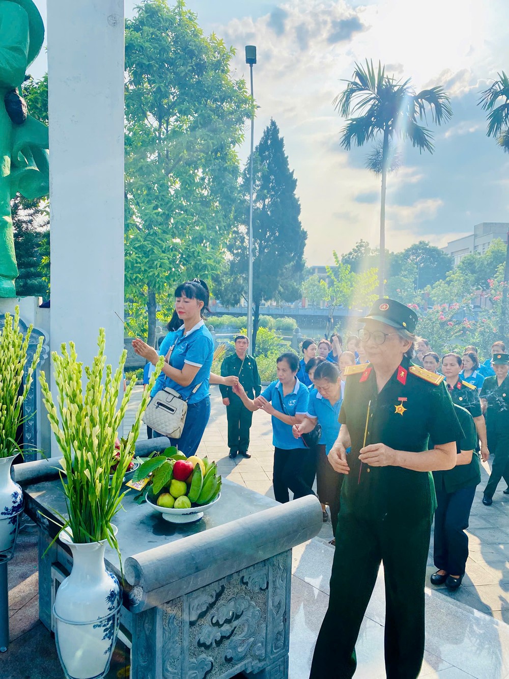 dd7ac0faf24b44151d5a_suyo Phường Phú Diễn ra quân tổng vệ sinh môi trường, làm sạch không gian sống - ảnh 1