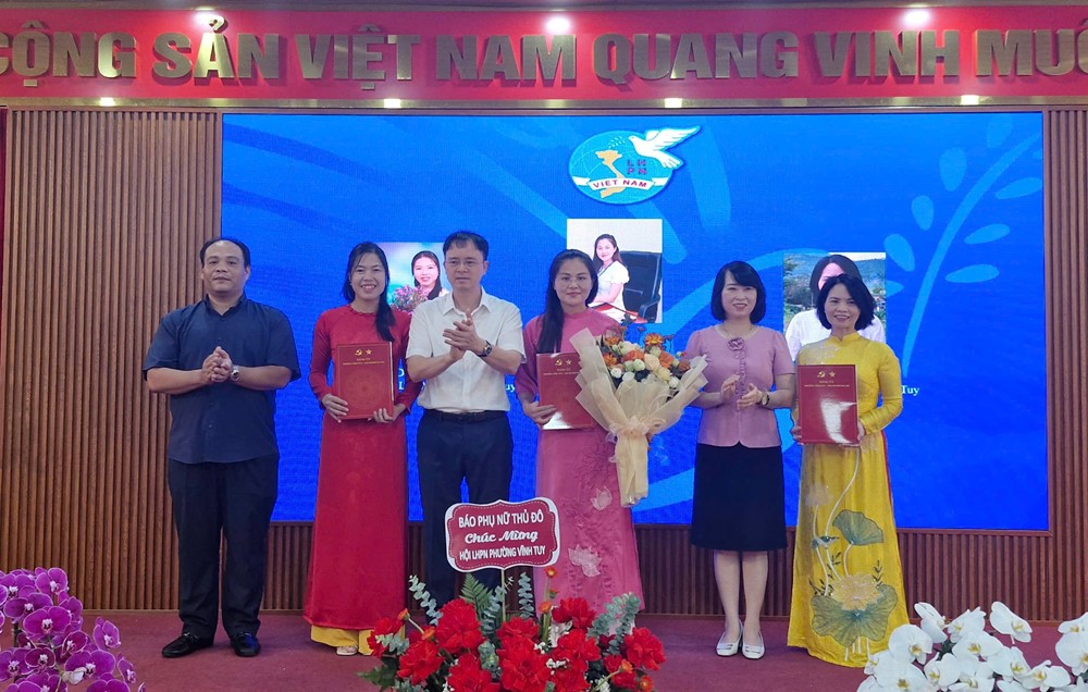 img17522213047381752221506590_abkb Hội LHPN phường Vĩnh Tuy công bố các quyết định về thành lập Hội LHPN phường - ảnh 1