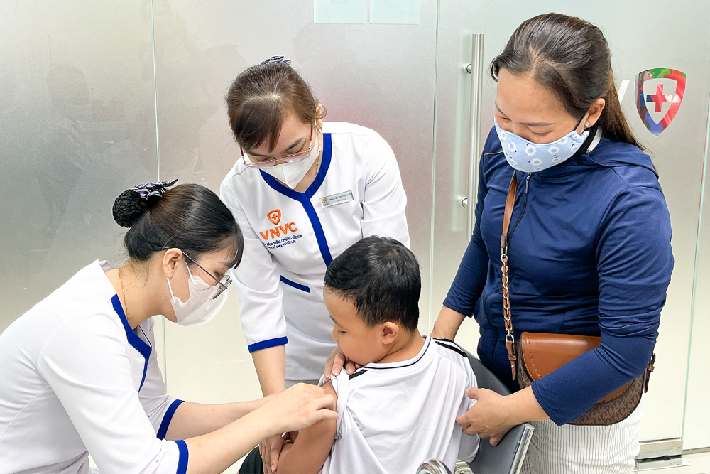 Sốt xuất huyết tăng mạnh, chuyên gia khuyến cáo tiêm vắc xin để phòng biến chứng nặng - ảnh 1