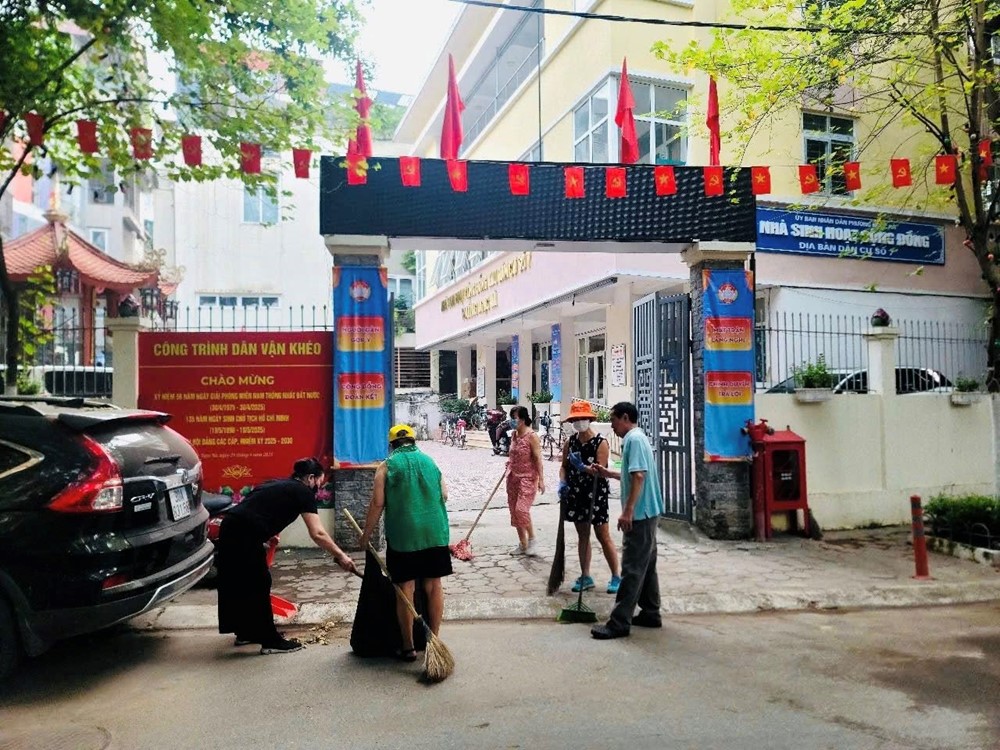 Hội LHPN phường Ngọc Hà ra quân hưởng ứng “Ngày cuối tuần Xanh” - ảnh 1