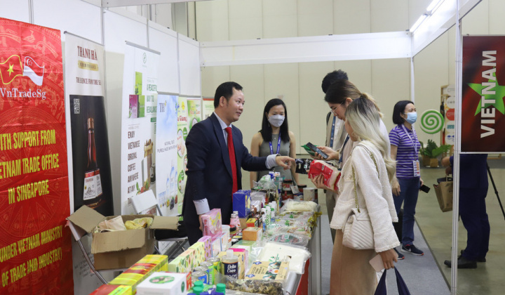 Việt Nam duy trì vị trí đối tác thương mại hàng đầu của Singapore sau 6 tháng đầu năm 2025