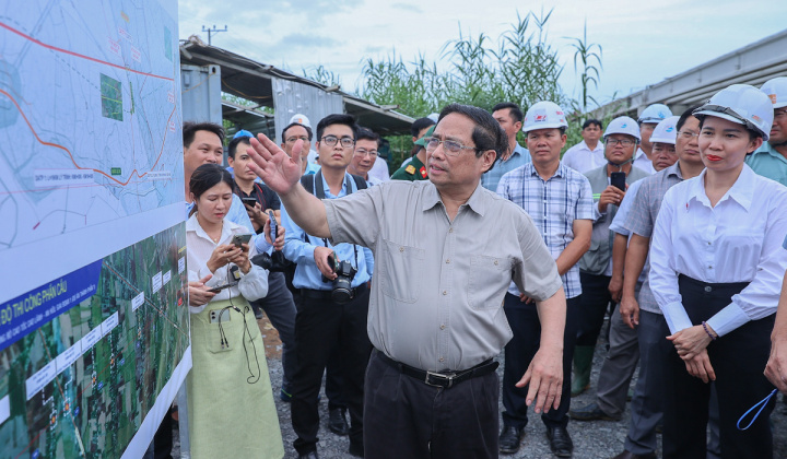 Thủ tướng chỉ đạo thông tuyến 2 dự án cao tốc tại Đồng bằng sông Cửu Long vào ngày 19/12/2025