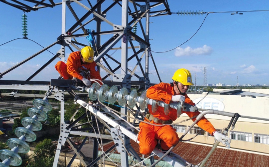Tiêu thụ điện tăng mạnh, Bộ Công Thương khuyến nghị sử dụng điện tiết kiệm và hiệu quả