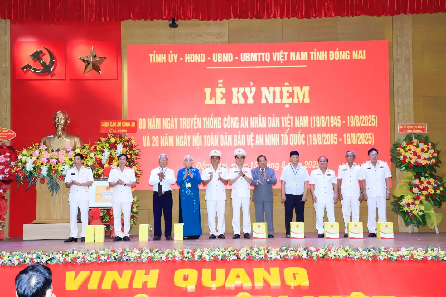 Đồng Nai: Nhiều tập thể, cá nhân xuất sắc được vinh danh tại Lễ kỷ niệm 80 năm Ngày truyền thống Công an Nhân dân và 20 năm Ngày hội Toàn dân bảo vệ an ninh Tổ quốc